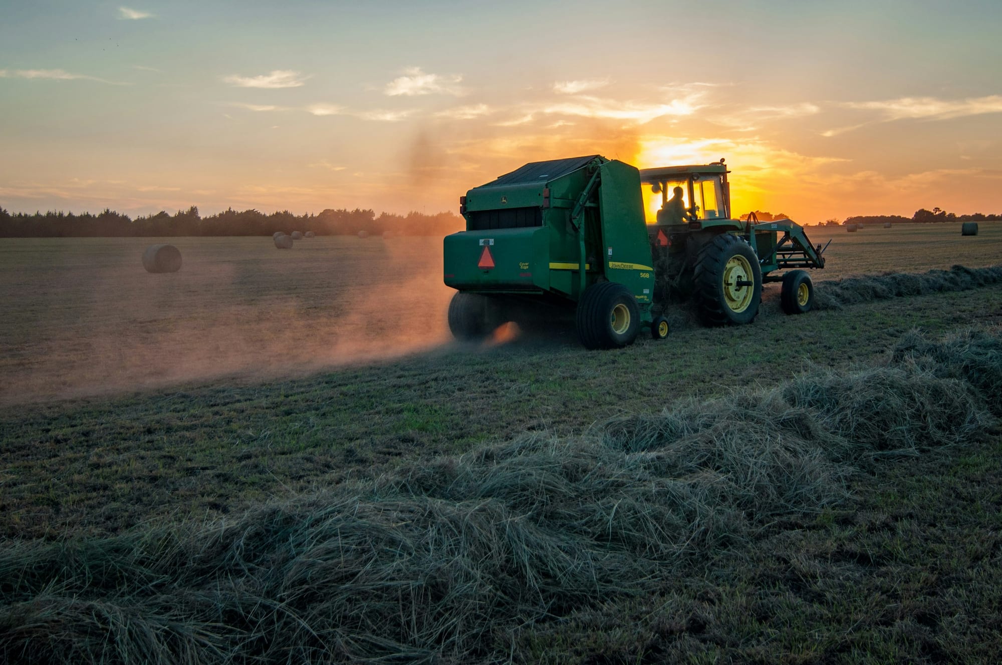 Equipamentos agrícolas em operação